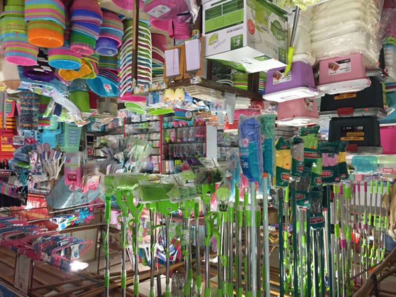 在选择适合自家厨房的用品时，品牌的选择至关重要。本篇文章将通过对比的方式，解析当前市场上最热门的十大厨房用品品牌，帮助你做出明智的选择。